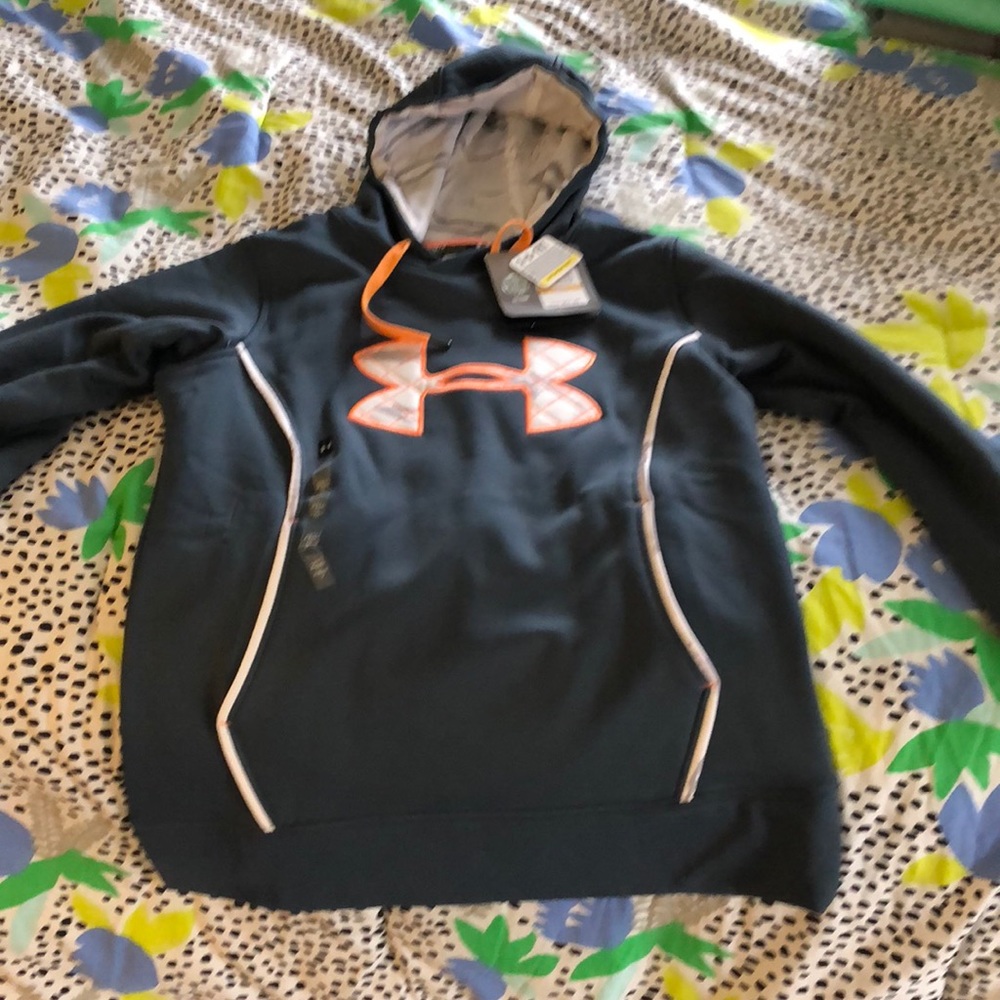 NWT Under Armour Hoodie small storm caliber